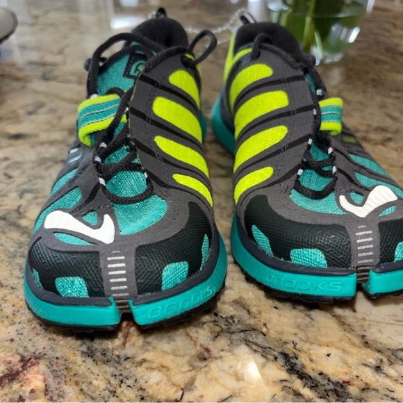 Brooks PureGrit 2 Trail Running shoes NEW - Picture 8 of 10